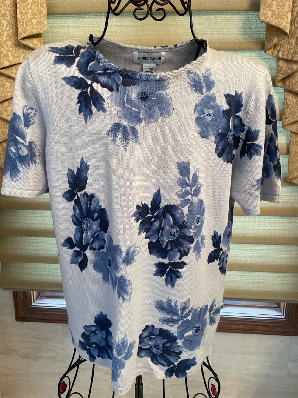 Alfred Dunner Blue Short Sleeve  Floral Print Beaded Pullover Sweater Size Small